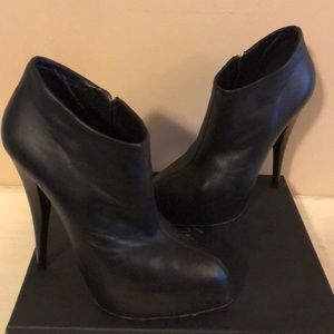 Giuseppe Zanotti Black Leather Ankle Booties